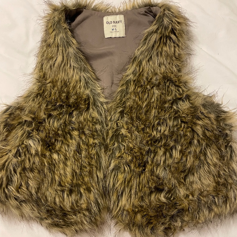 Old Navy cropped faux fur vest
